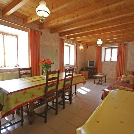 Spacious Holiday Home Near The Forest Esmoulieres Dış mekan fotoğraf
