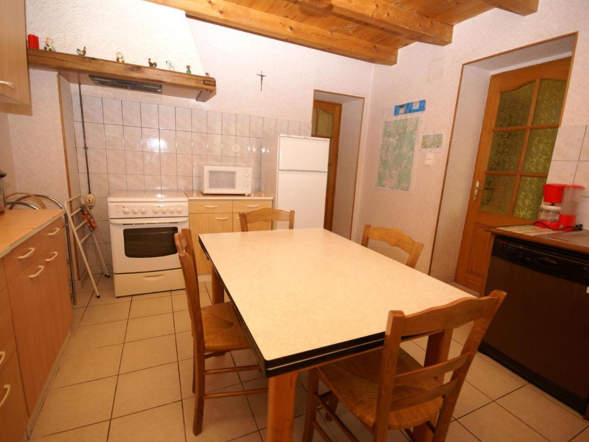 Spacious Holiday Home Near The Forest Esmoulieres Dış mekan fotoğraf