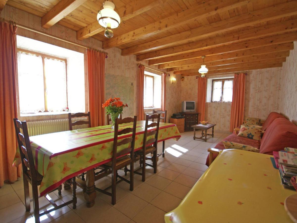 Spacious Holiday Home Near The Forest Esmoulieres Dış mekan fotoğraf