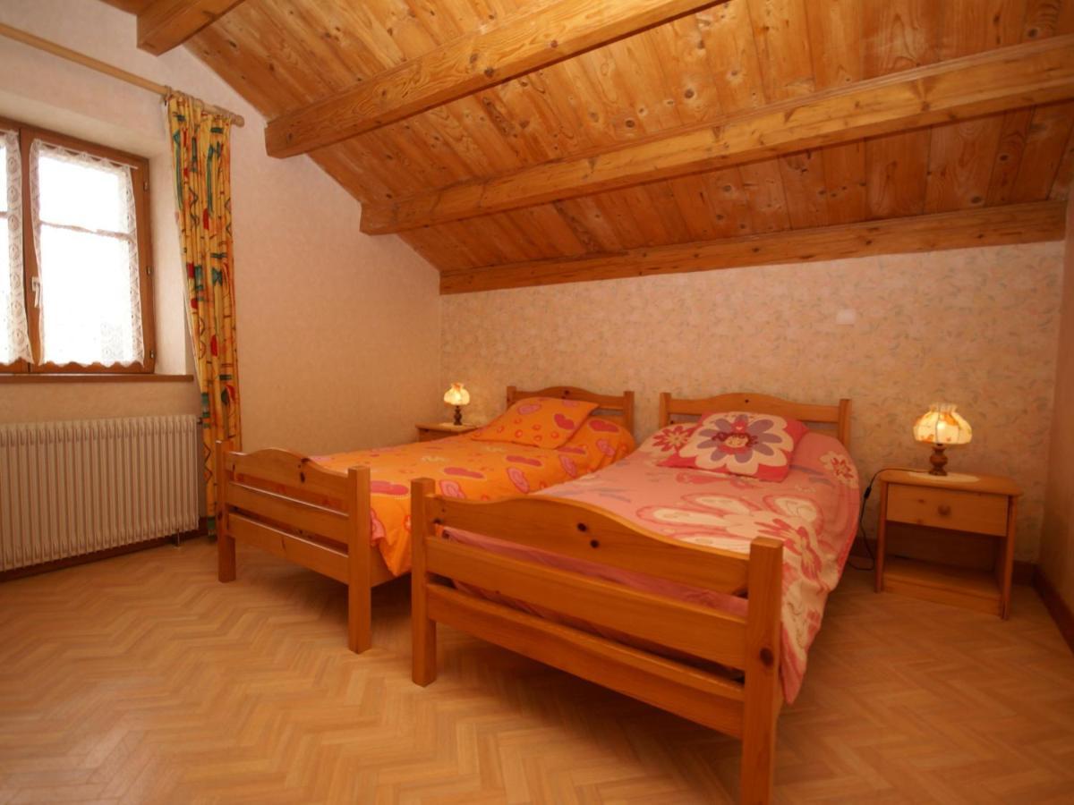 Spacious Holiday Home Near The Forest Esmoulieres Dış mekan fotoğraf