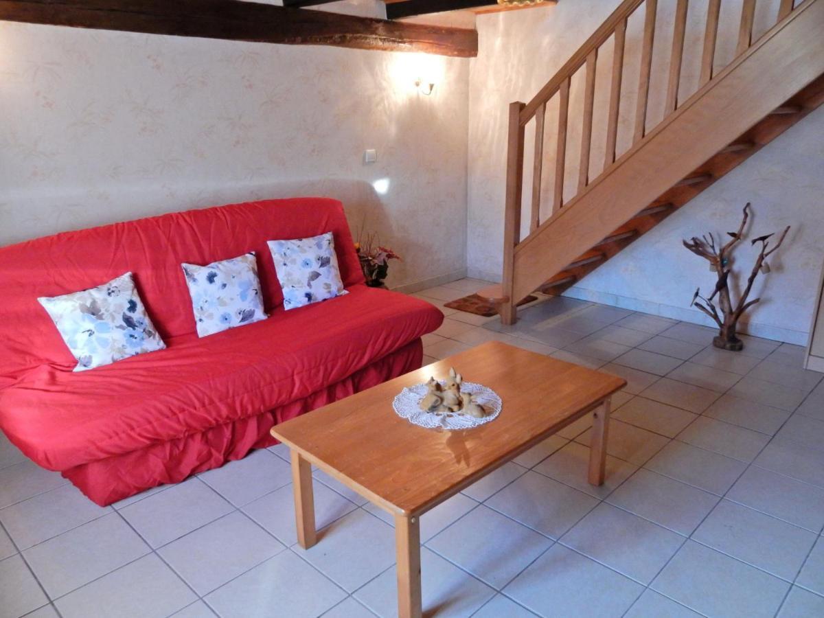 Spacious Holiday Home Near The Forest Esmoulieres Oda fotoğraf