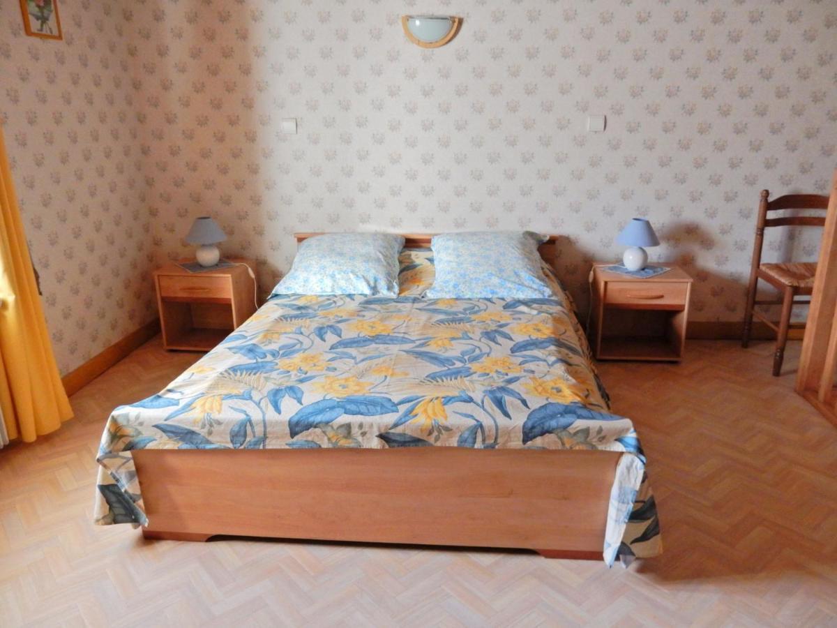 Spacious Holiday Home Near The Forest Esmoulieres Oda fotoğraf
